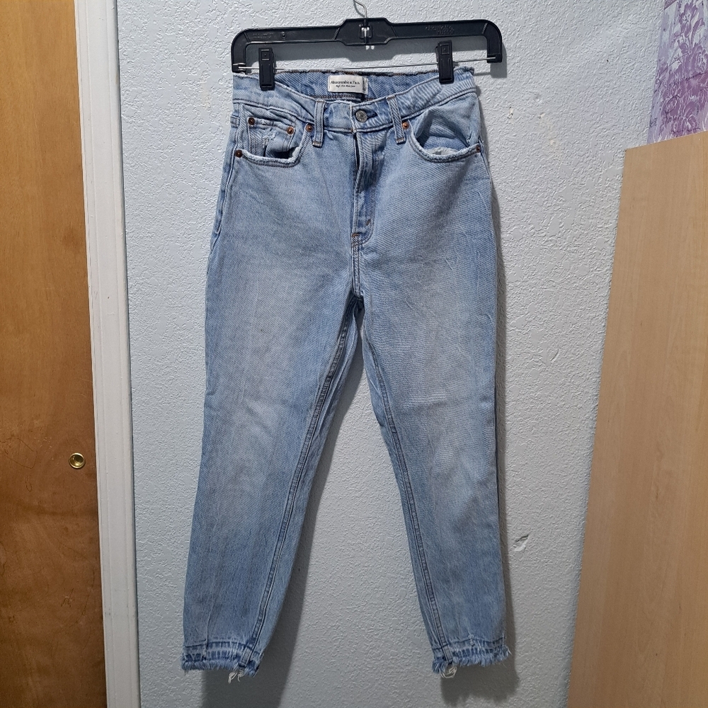 Abercrombie & Fitch High Rise Mom Jeans